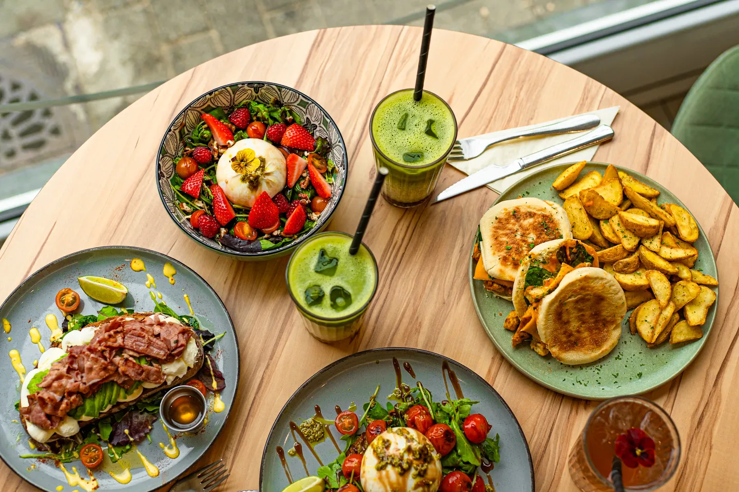 Several brunch plates and drinks on a table.